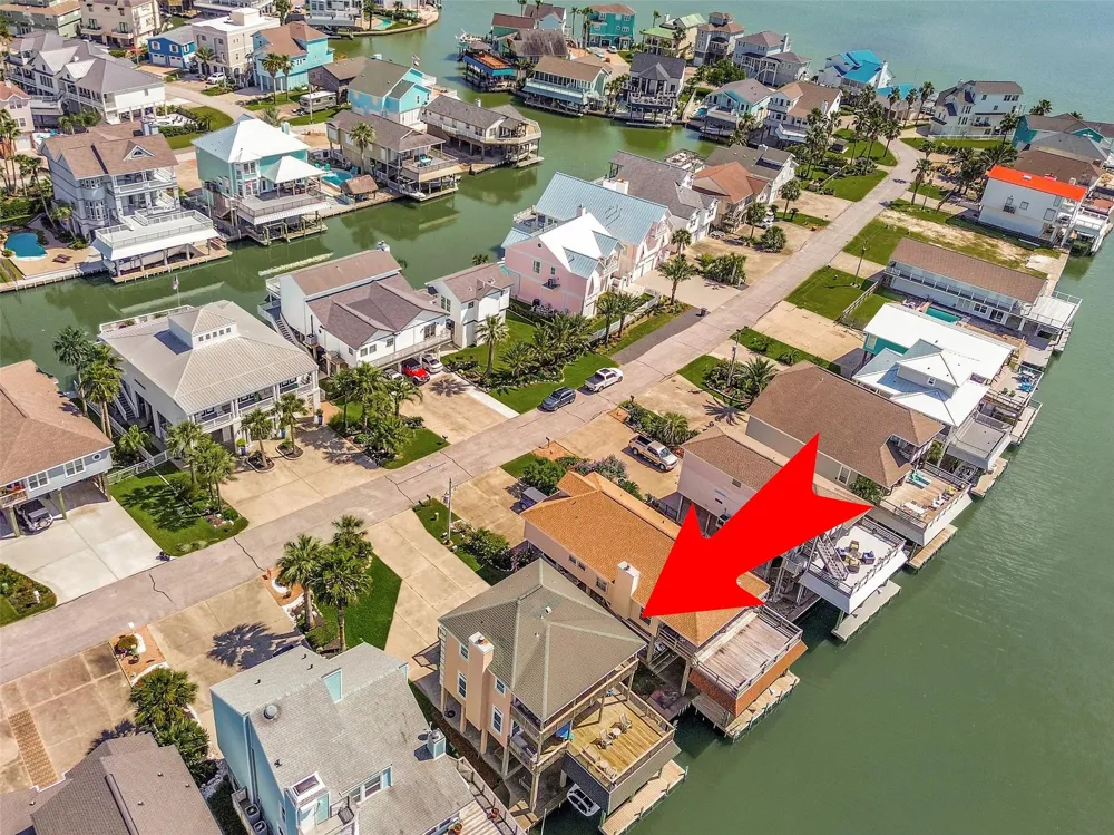 247 Isles End Road Tiki Island, TX 77554