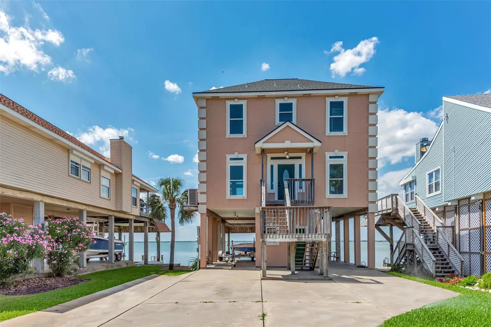 247 Isles End Road Tiki Island, TX 77554