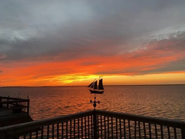 247 Isles End Road Tiki Island, TX 77554