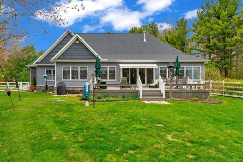 3905 Lakeshore Road