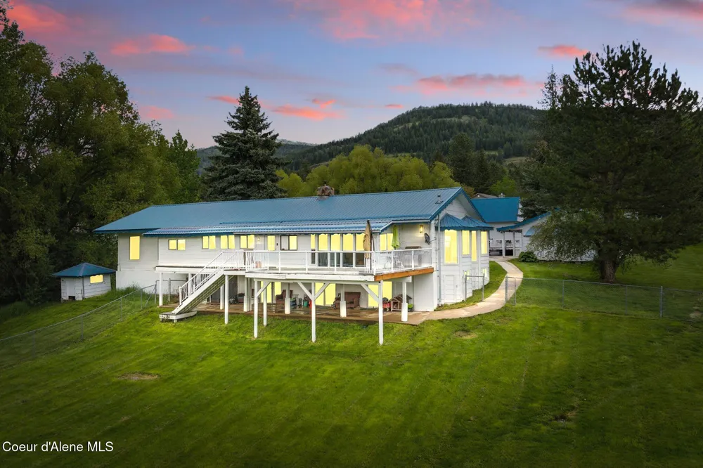 291 Comeback Bay Ln Sagle, ID 83860