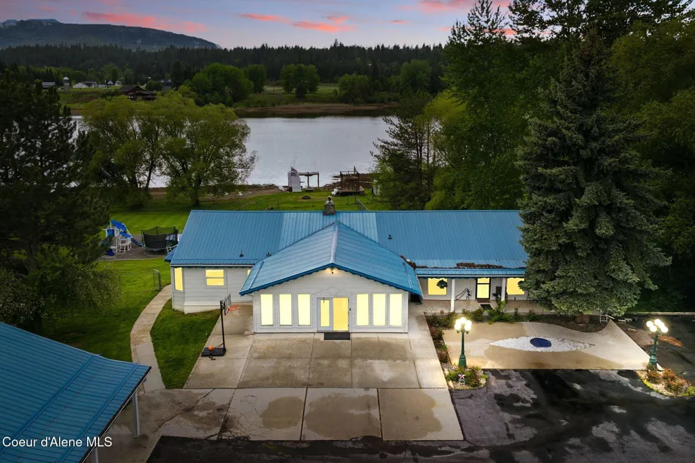 291 Comeback Bay Ln Sagle, ID 83860