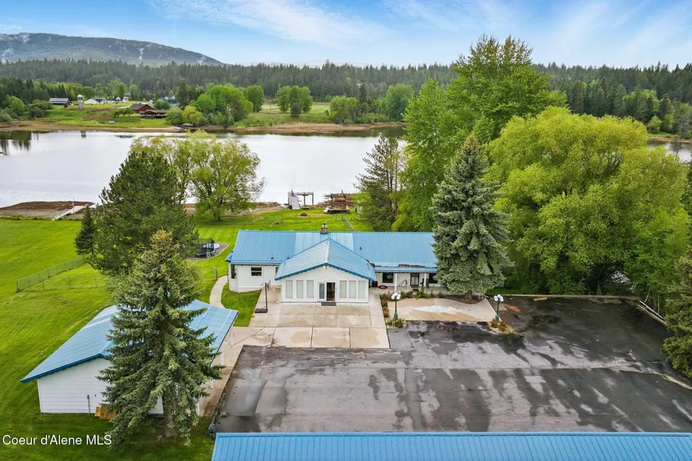 291 Comeback Bay Ln Sagle, ID 83860