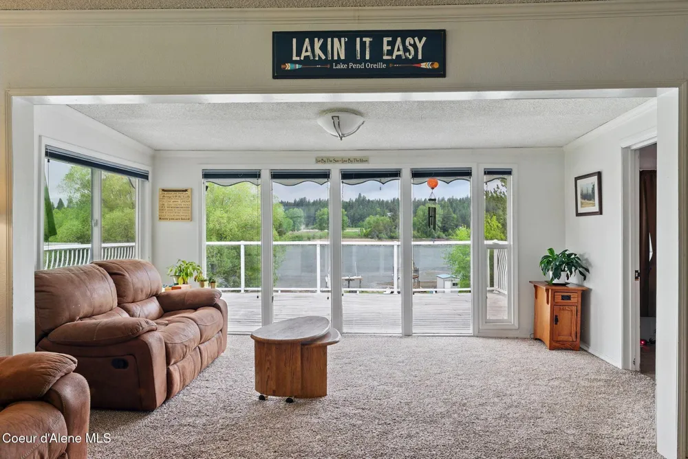 291 Comeback Bay Ln Sagle, ID 83860
