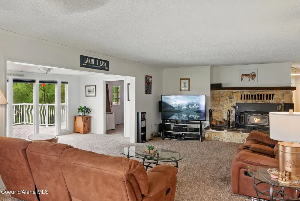 291 Comeback Bay Ln Sagle, ID 83860