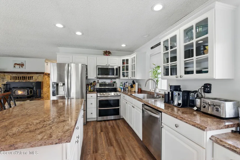 291 Comeback Bay Ln Sagle, ID 83860