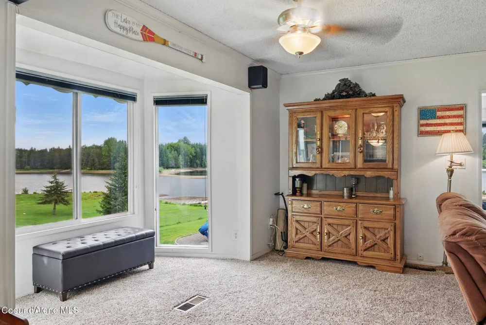 291 Comeback Bay Ln Sagle, ID 83860