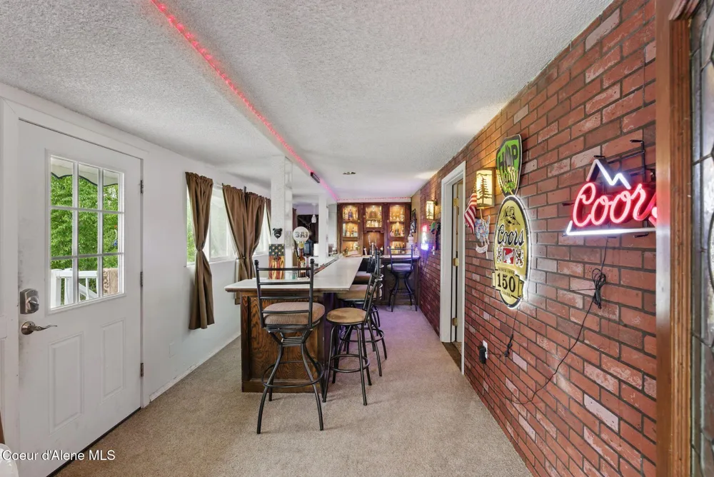291 Comeback Bay Ln Sagle, ID 83860