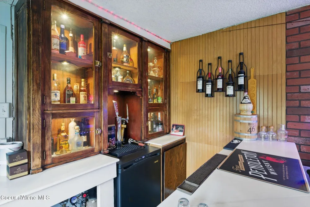 291 Comeback Bay Ln Sagle, ID 83860