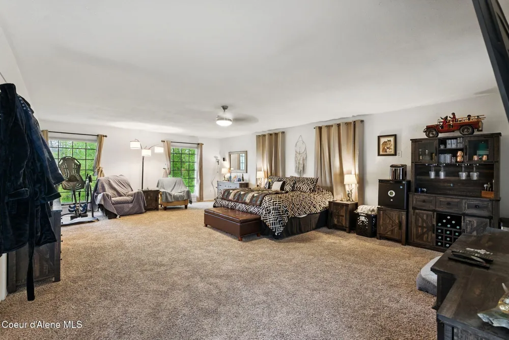 291 Comeback Bay Ln Sagle, ID 83860