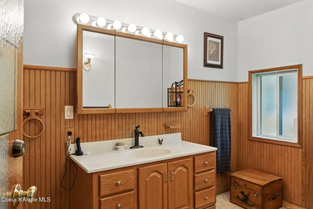 291 Comeback Bay Ln Sagle, ID 83860