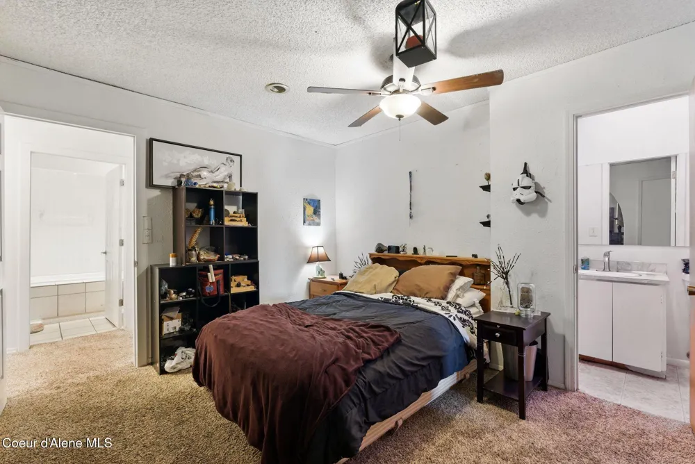 291 Comeback Bay Ln Sagle, ID 83860