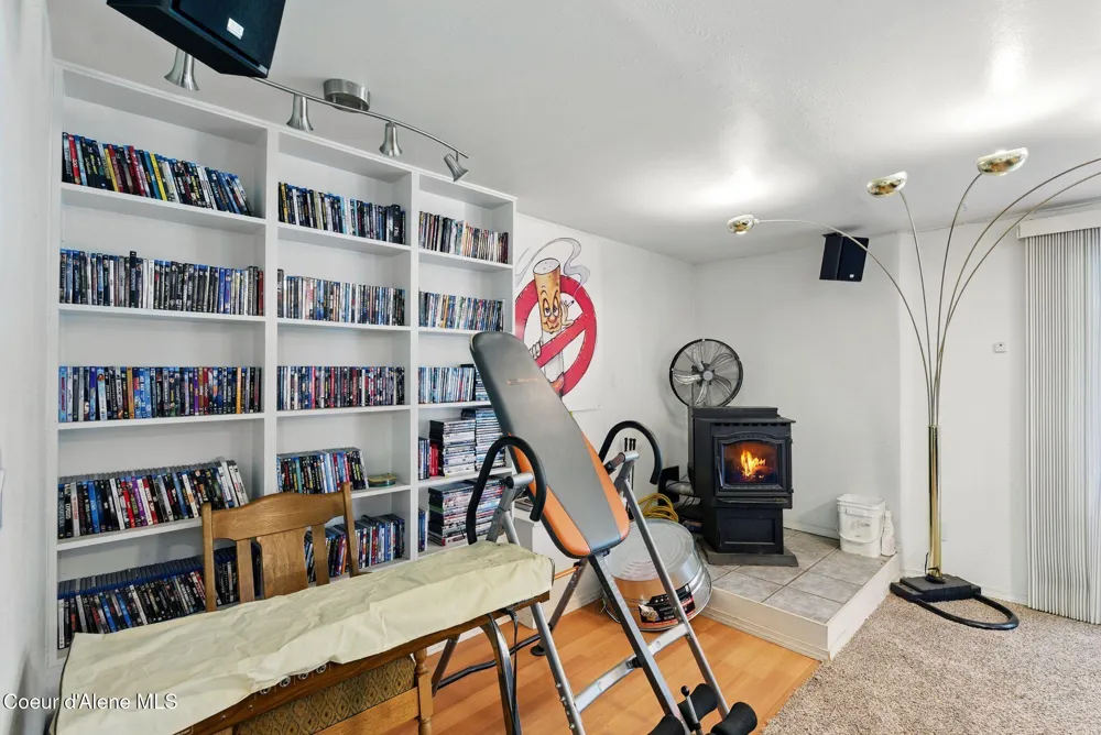 291 Comeback Bay Ln Sagle, ID 83860