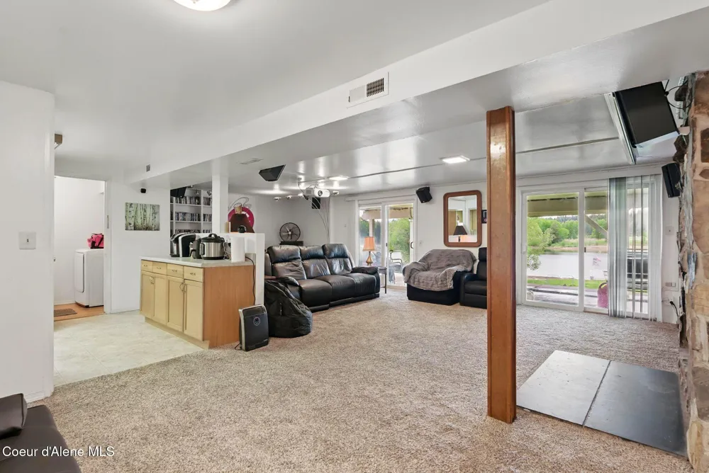 291 Comeback Bay Ln Sagle, ID 83860