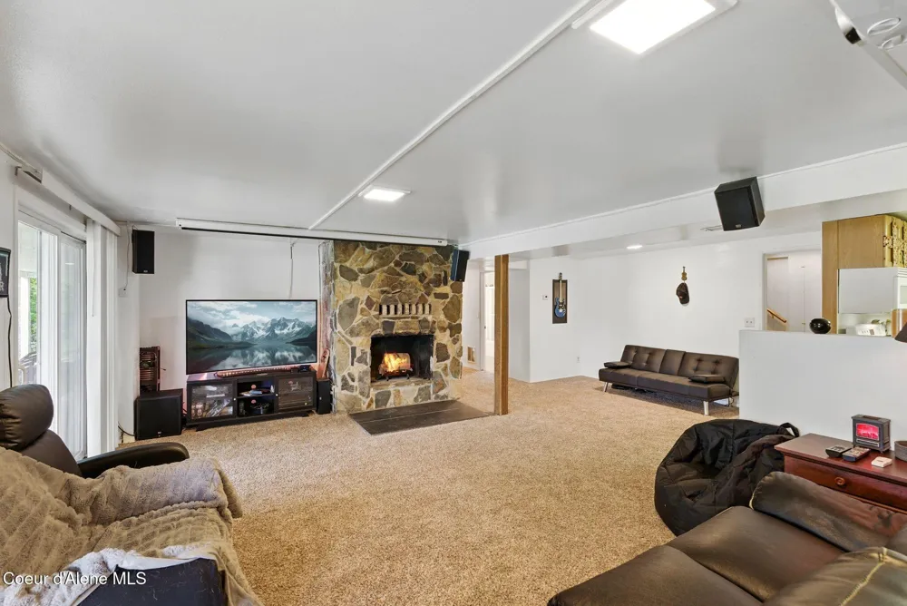 291 Comeback Bay Ln Sagle, ID 83860