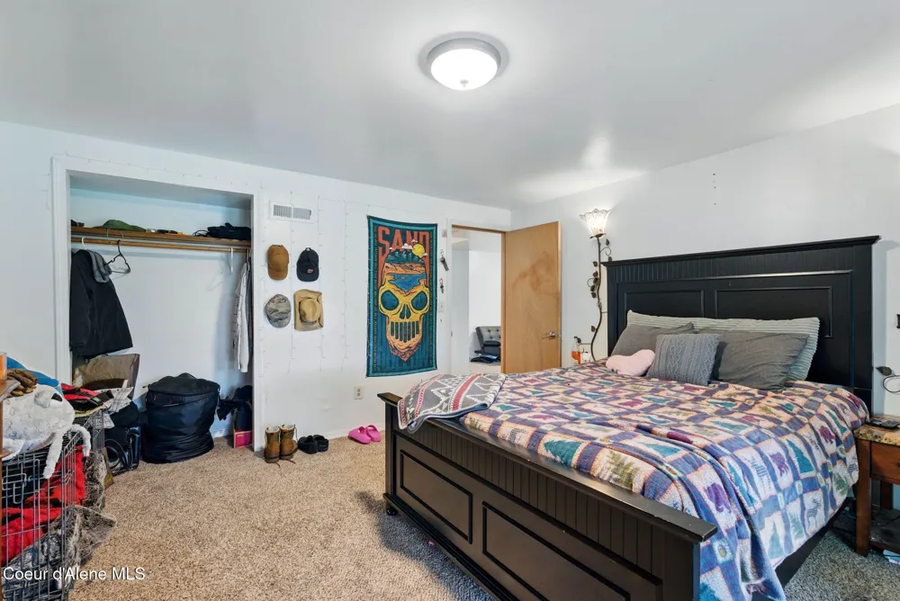 291 Comeback Bay Ln Sagle, ID 83860