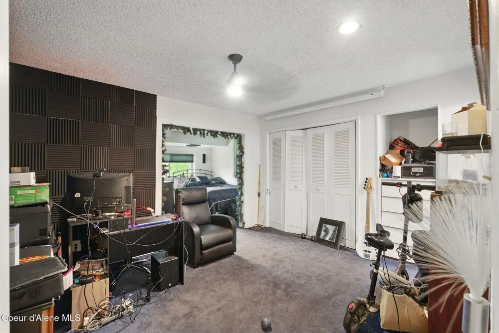 291 Comeback Bay Ln Sagle, ID 83860