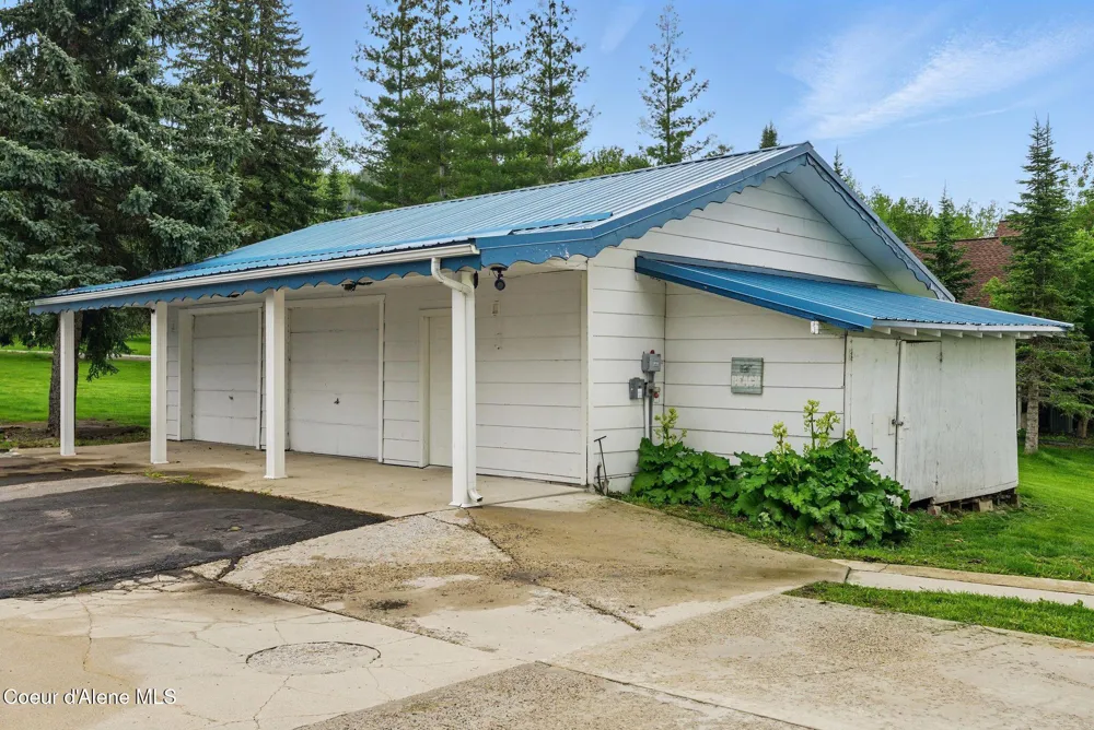 291 Comeback Bay Ln Sagle, ID 83860