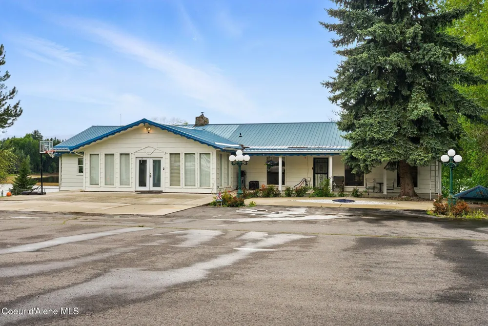 291 Comeback Bay Ln Sagle, ID 83860