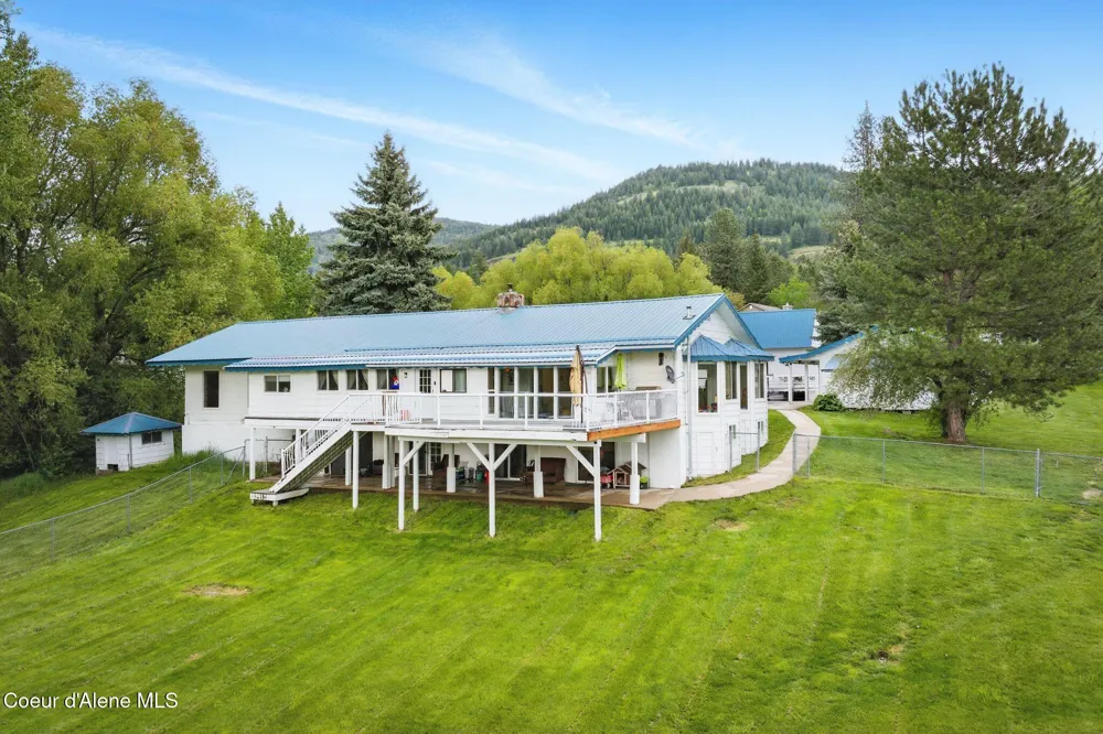291 Comeback Bay Ln Sagle, ID 83860