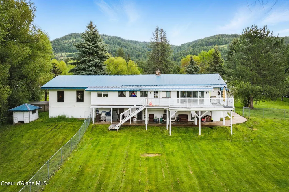 291 Comeback Bay Ln Sagle, ID 83860