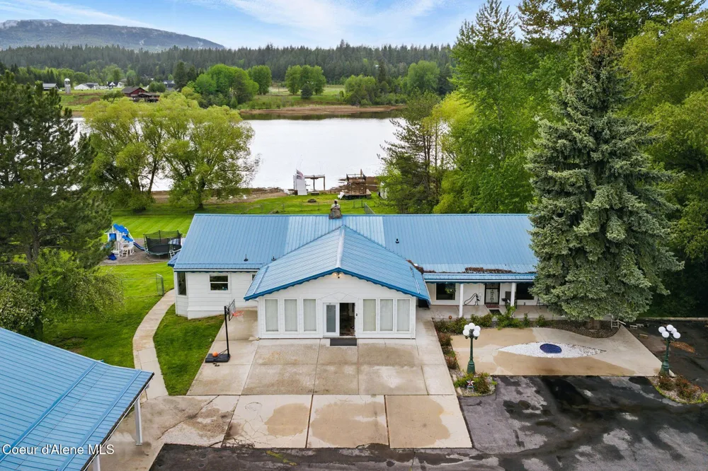 291 Comeback Bay Ln Sagle, ID 83860