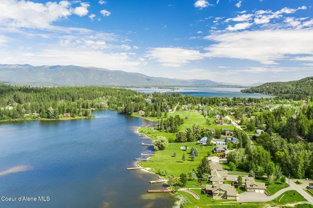 291 Comeback Bay Ln Sagle, ID 83860