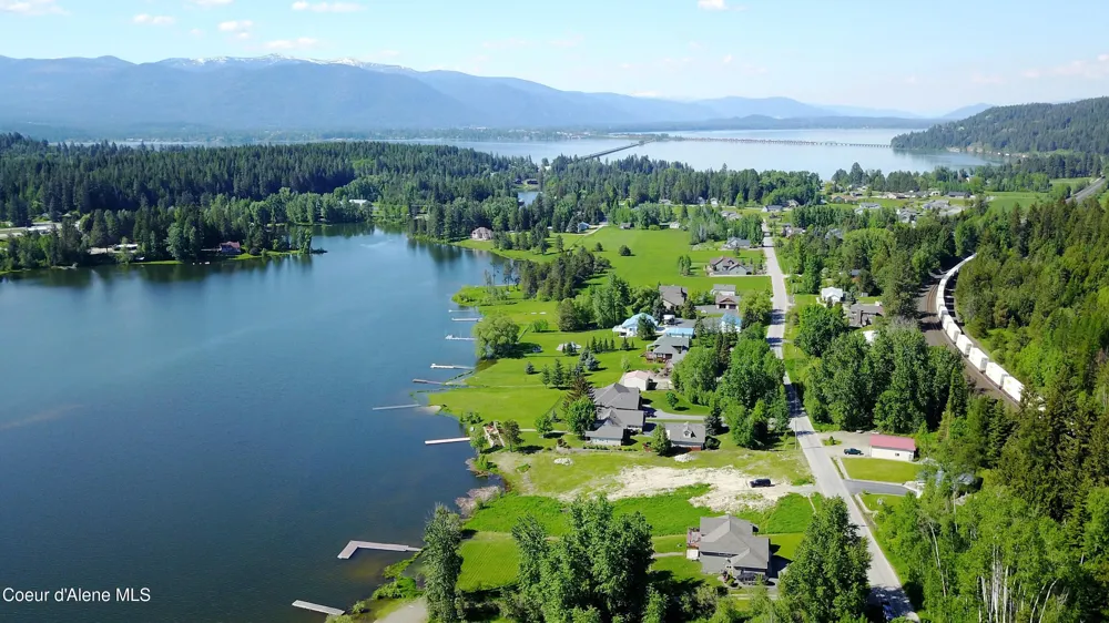 291 Comeback Bay Ln Sagle, ID 83860