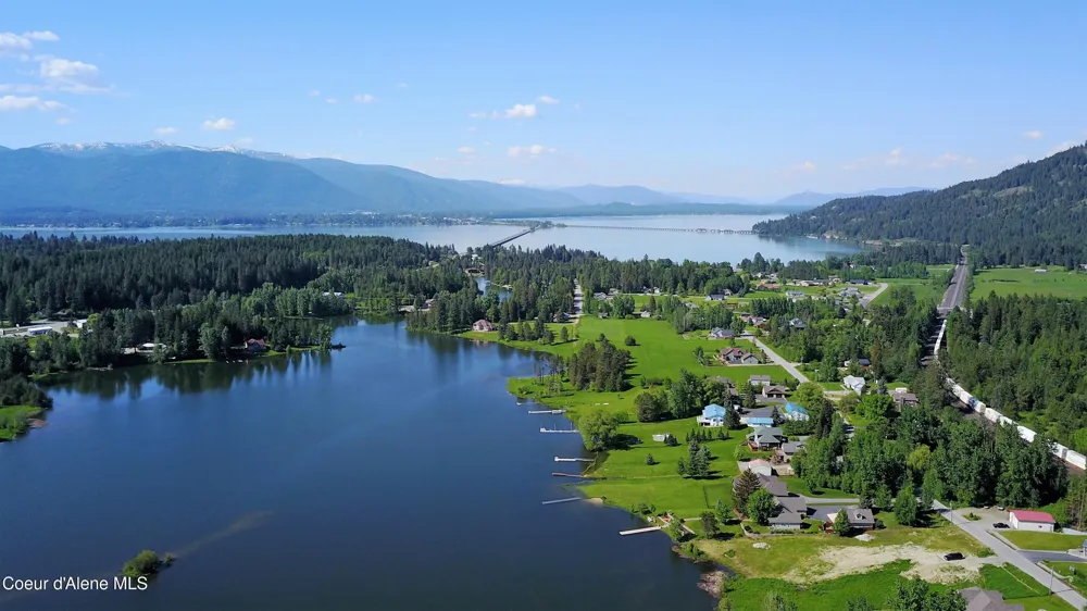 291 Comeback Bay Ln Sagle, ID 83860