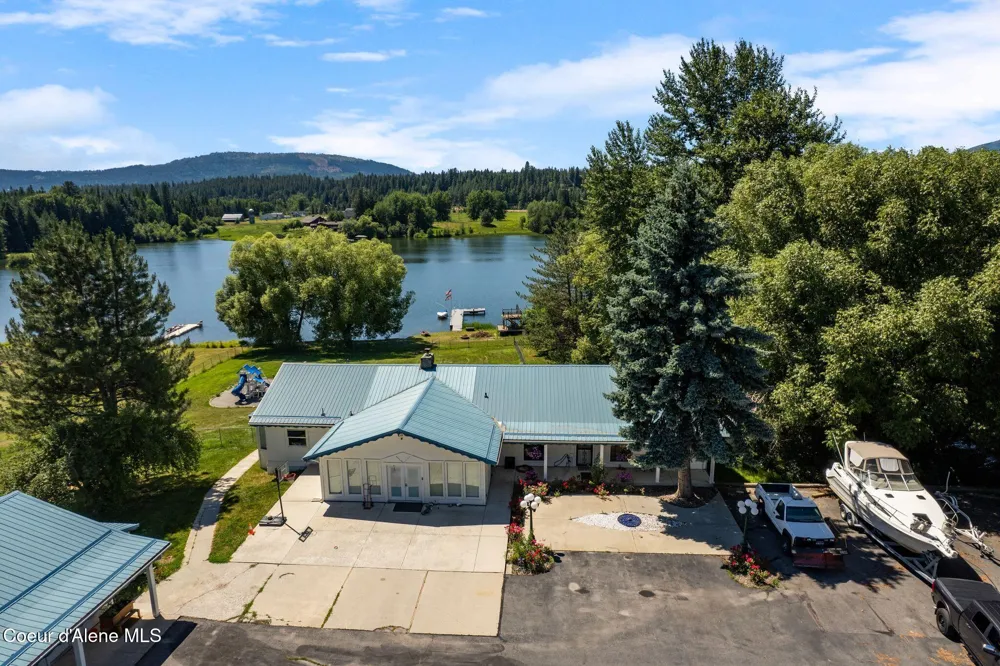 291 Comeback Bay Ln Sagle, ID 83860