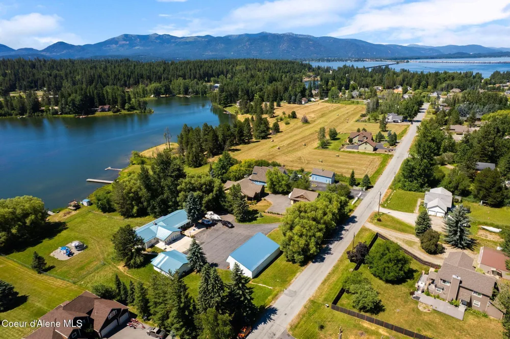 291 Comeback Bay Ln Sagle, ID 83860