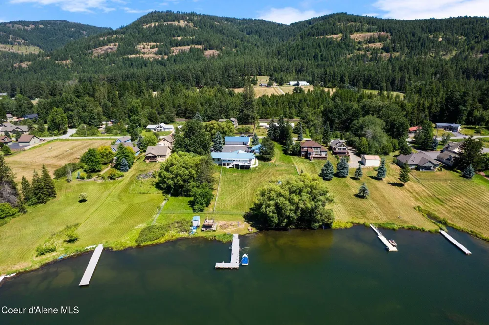 291 Comeback Bay Ln Sagle, ID 83860
