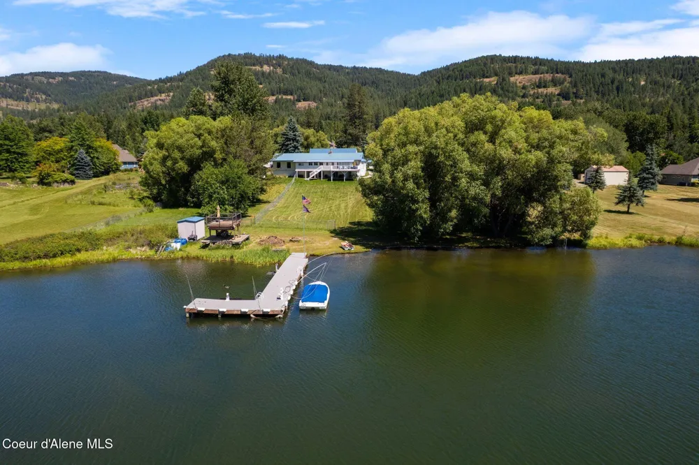 291 Comeback Bay Ln Sagle, ID 83860