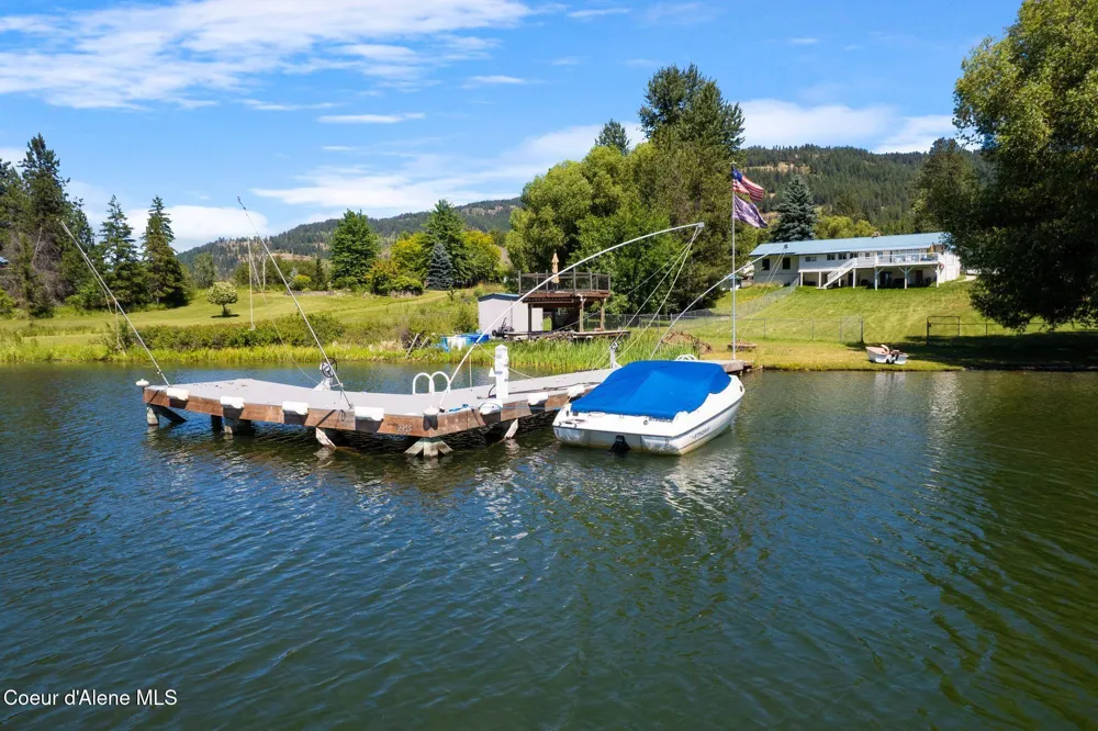 291 Comeback Bay Ln Sagle, ID 83860