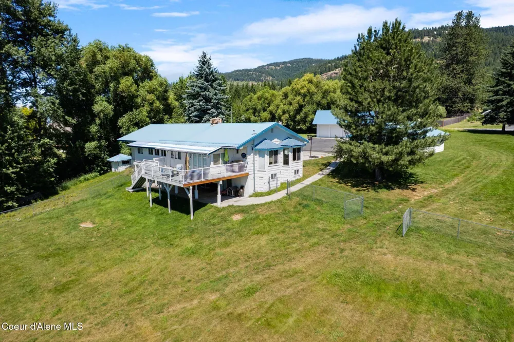 291 Comeback Bay Ln Sagle, ID 83860