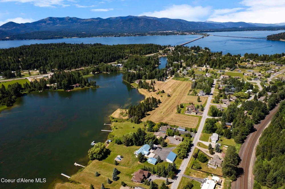 291 Comeback Bay Ln Sagle, ID 83860