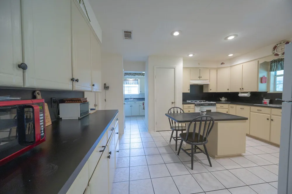 4988 Paso Fino Lane Madisonville, TX 77864