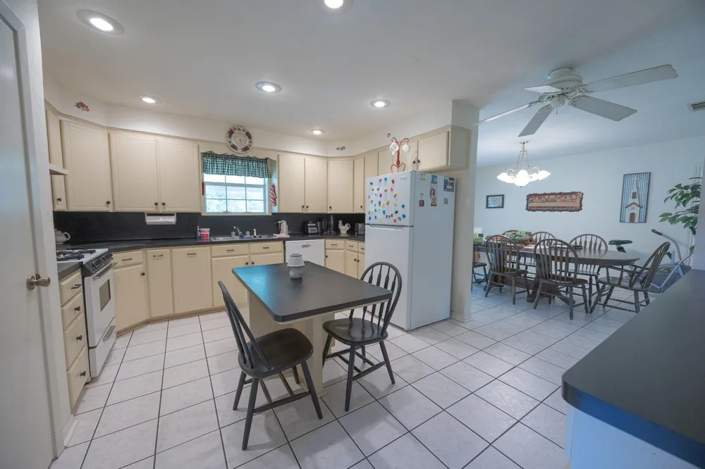 4988 Paso Fino Lane Madisonville, TX 77864