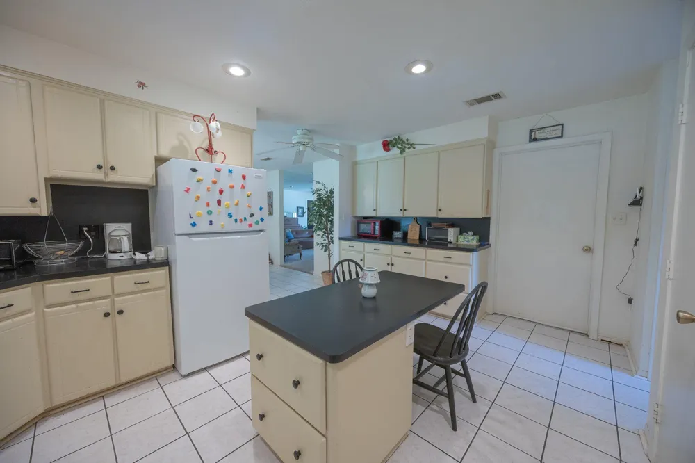 4988 Paso Fino Lane Madisonville, TX 77864