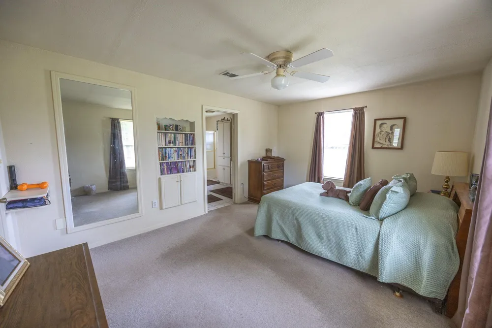 4988 Paso Fino Lane Madisonville, TX 77864