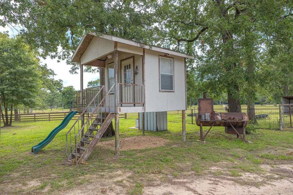 4988 Paso Fino Lane Madisonville, TX 77864