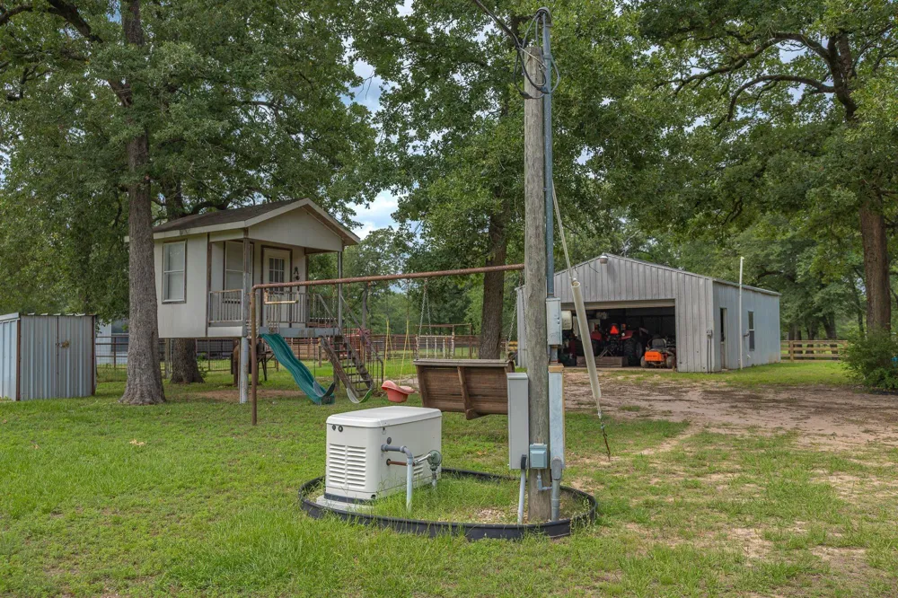 4988 Paso Fino Lane Madisonville, TX 77864