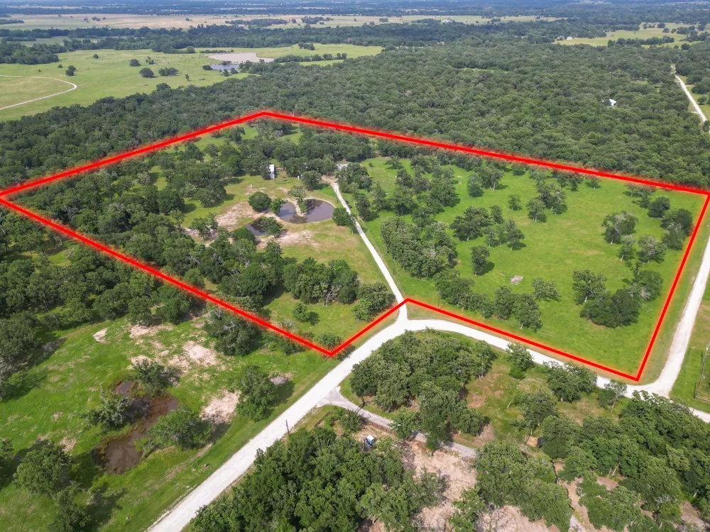 4988 Paso Fino Lane Madisonville, TX 77864