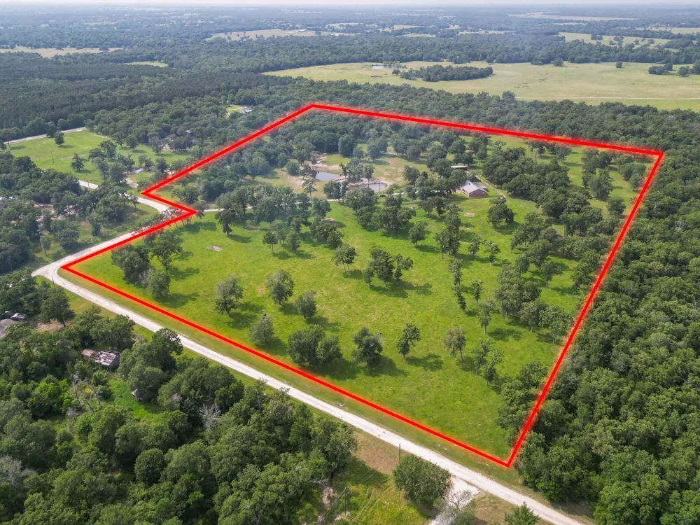 4988 Paso Fino Lane Madisonville, TX 77864