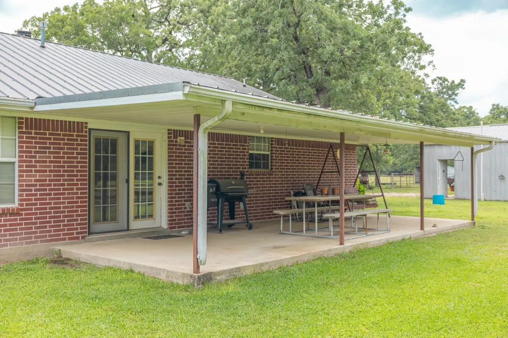 4988 Paso Fino Lane Madisonville, TX 77864