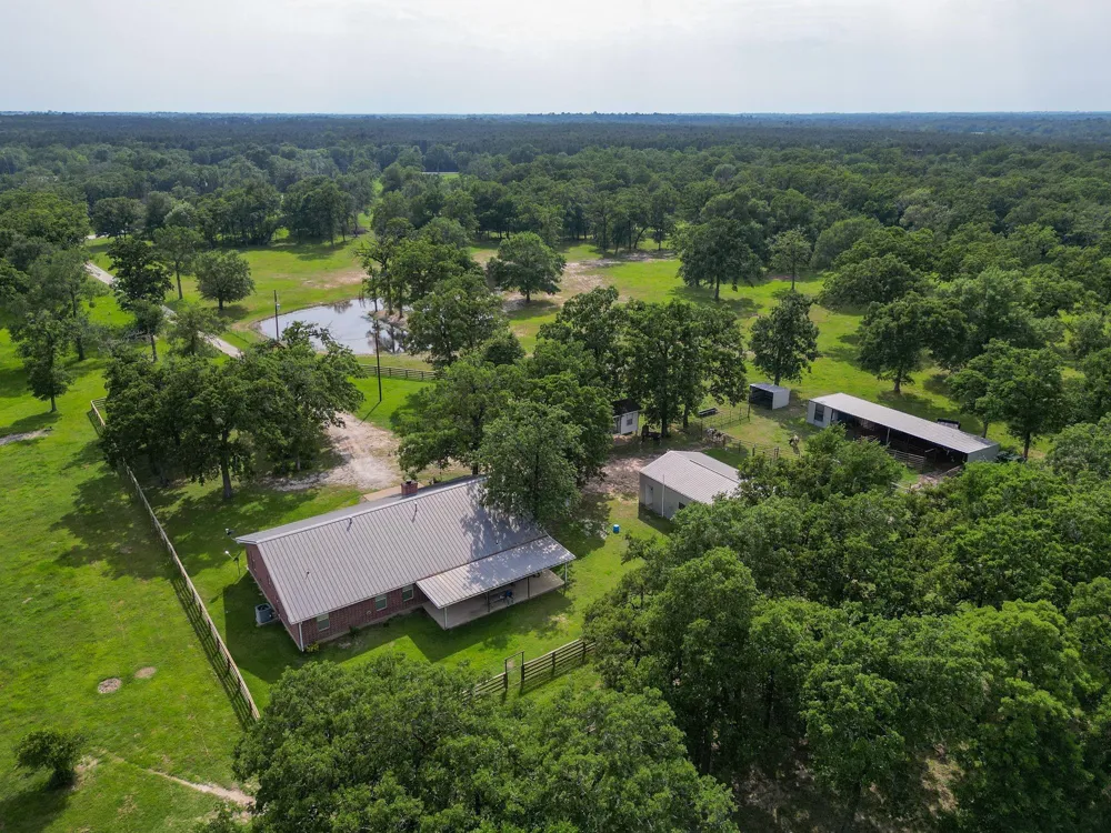 4988 Paso Fino Lane Madisonville, TX 77864