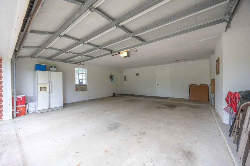 4988 Paso Fino Lane Madisonville, TX 77864