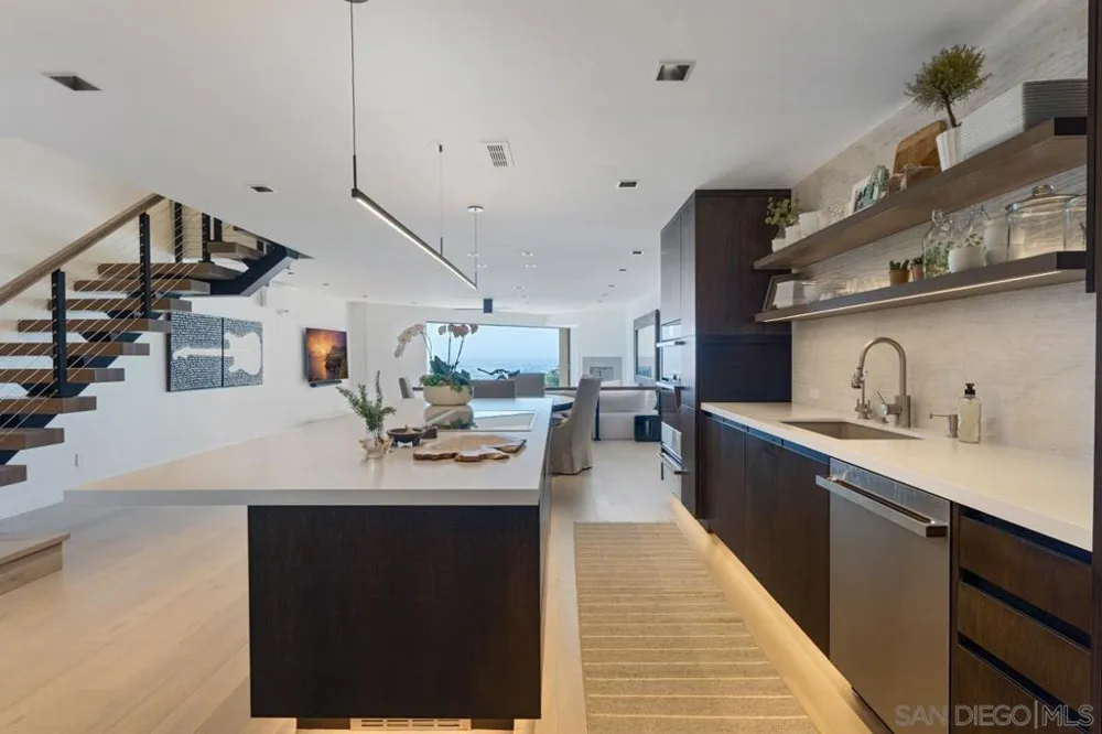 135 S Sierra Ave #32 Solana Beach, CA 92075