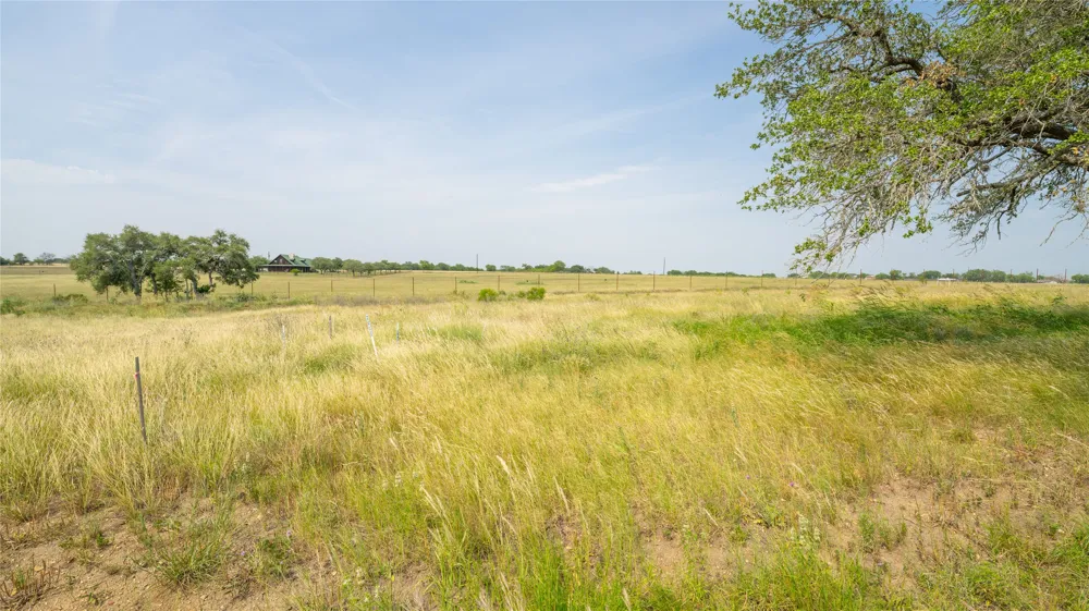 300 ALTIDORE AVENUE Dale, TX 78616
