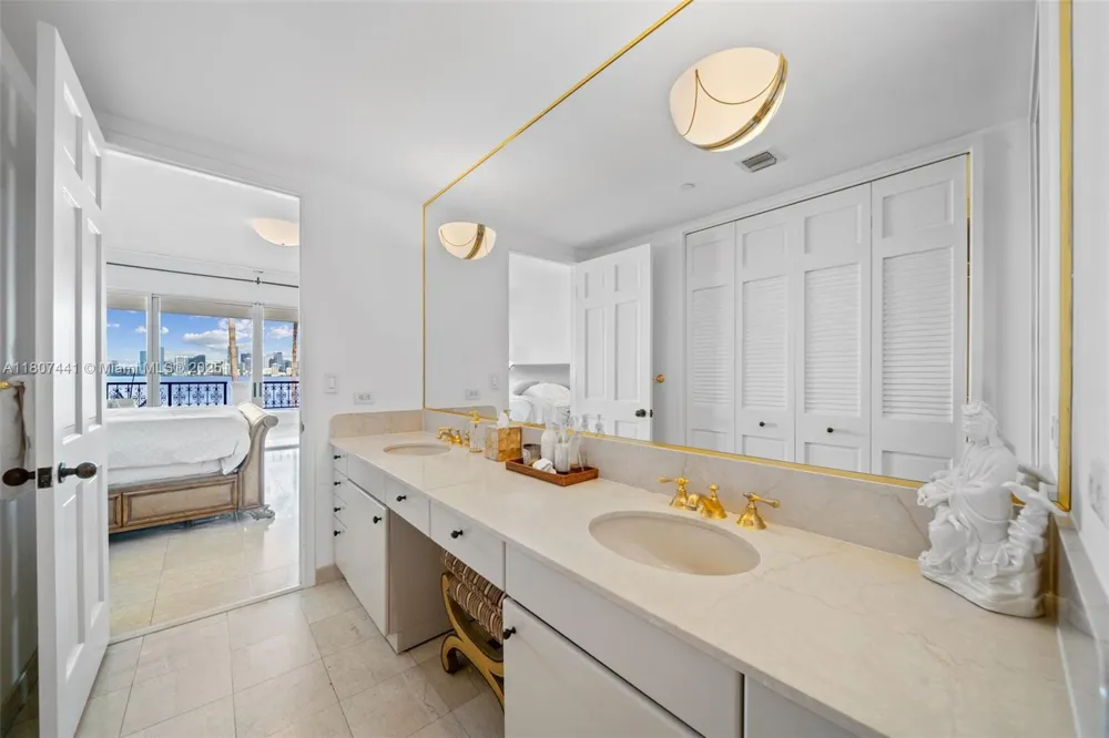 5235 Fisher Island Dr #5235 Miami Beach, FL 33109